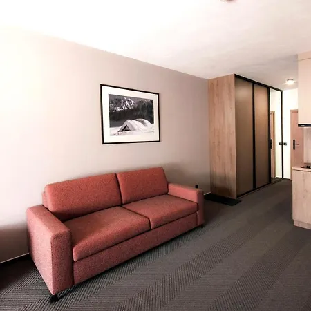 Lucka 40m2 In Out Garage Parking Liptovský Mikuláš