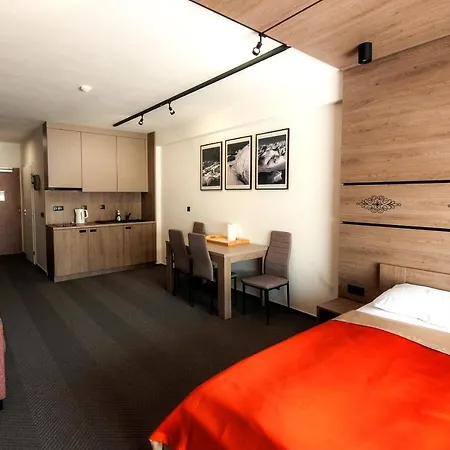 Lúčka 40m2 In Out Garage Parking Appartamento